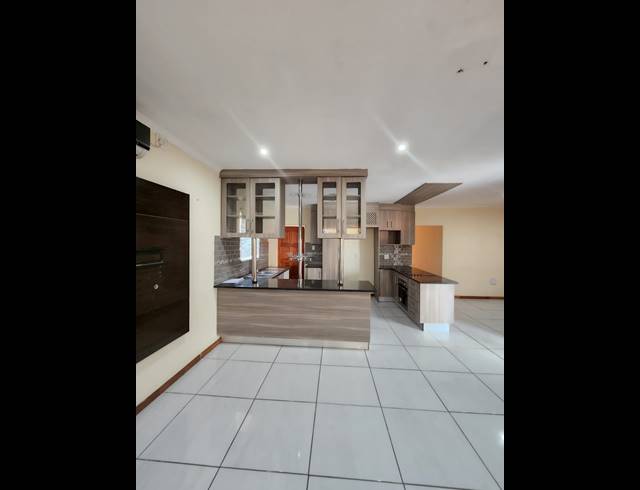4 BEDROOM FREEHOLD RENTED IN KIRKNEY